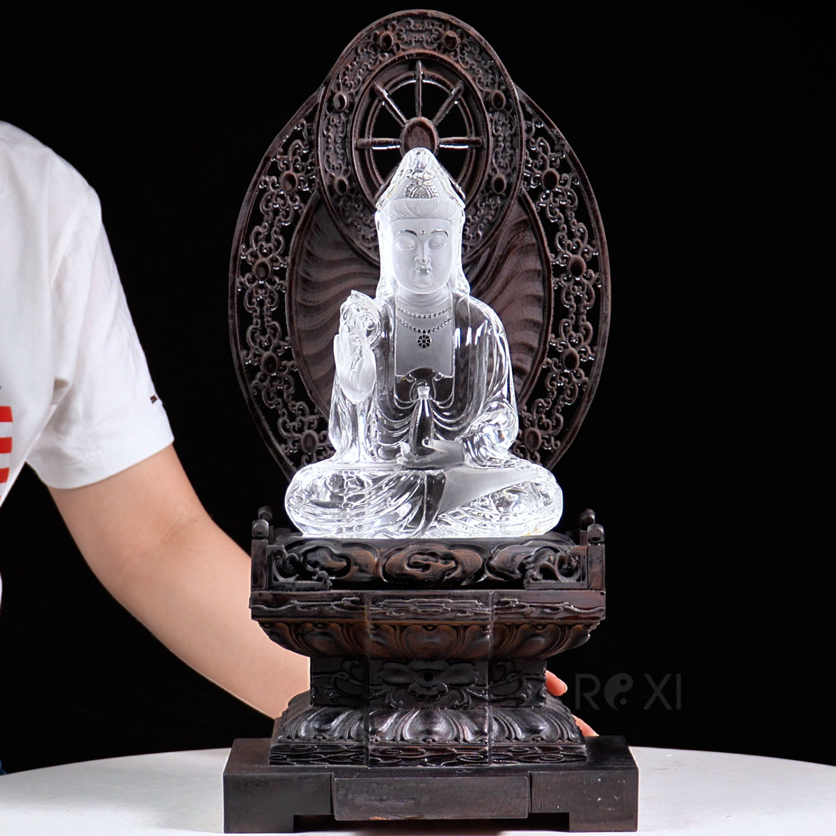 Tượng Quan âm bằng đá thạch anh trắng VIP 1,95kg