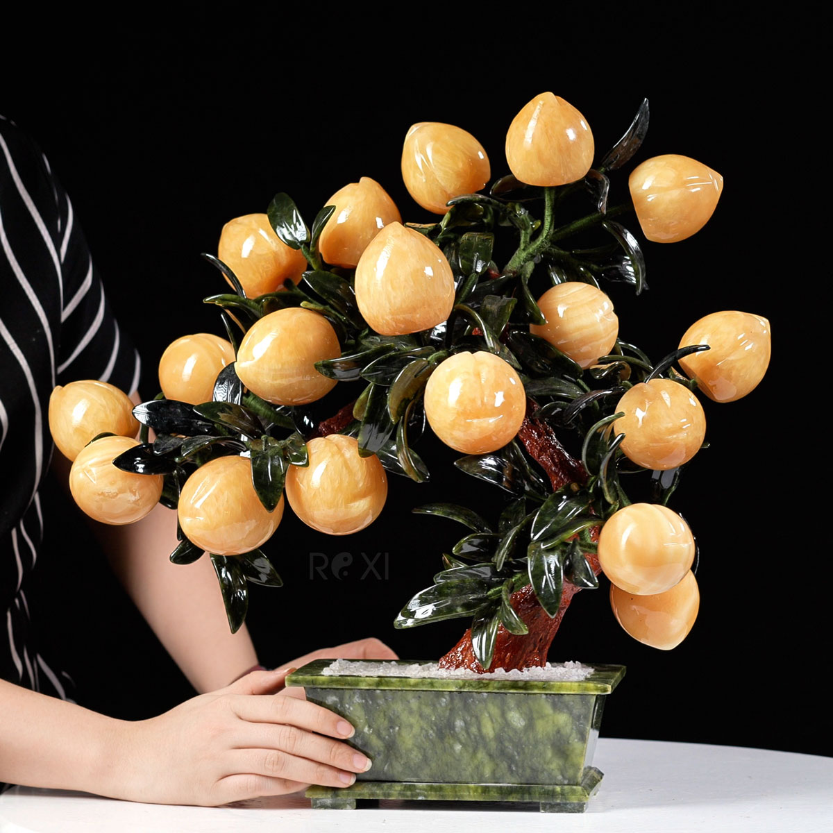 cây đào đá màu vàng