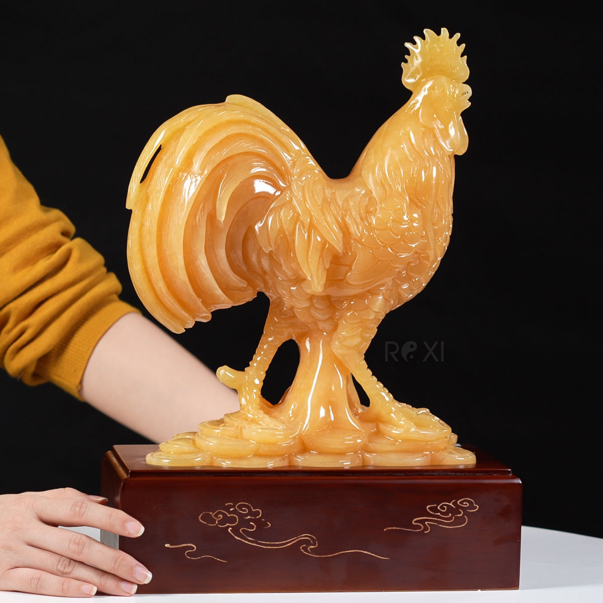 Tượng gà trống bằng đá ngọc hoàng long