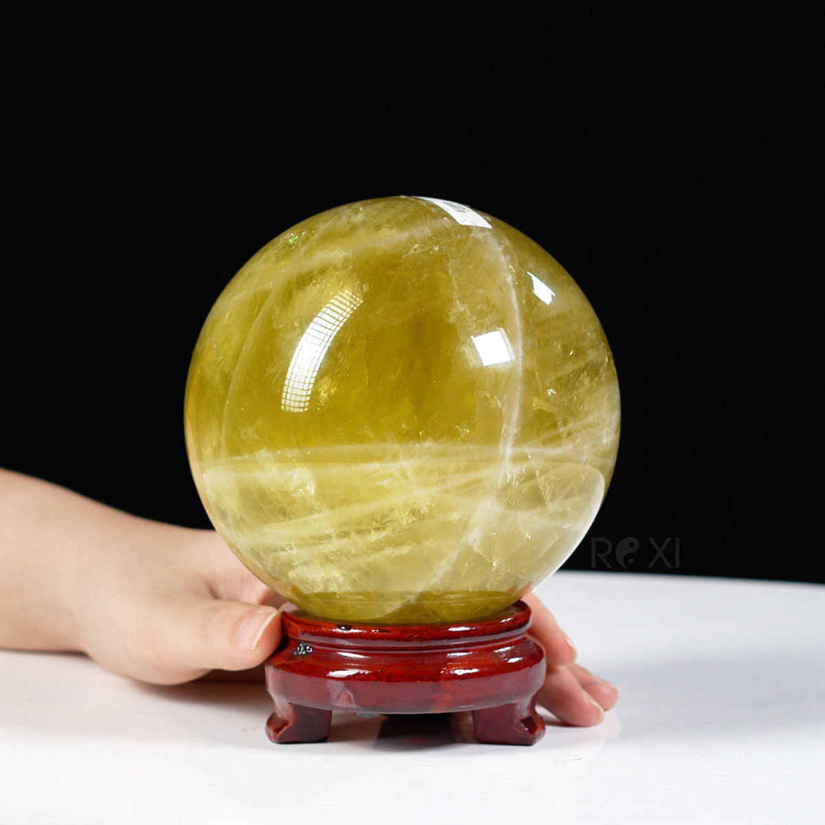 Quả cầu thạch anh vàng tự nhiên 2,2kg