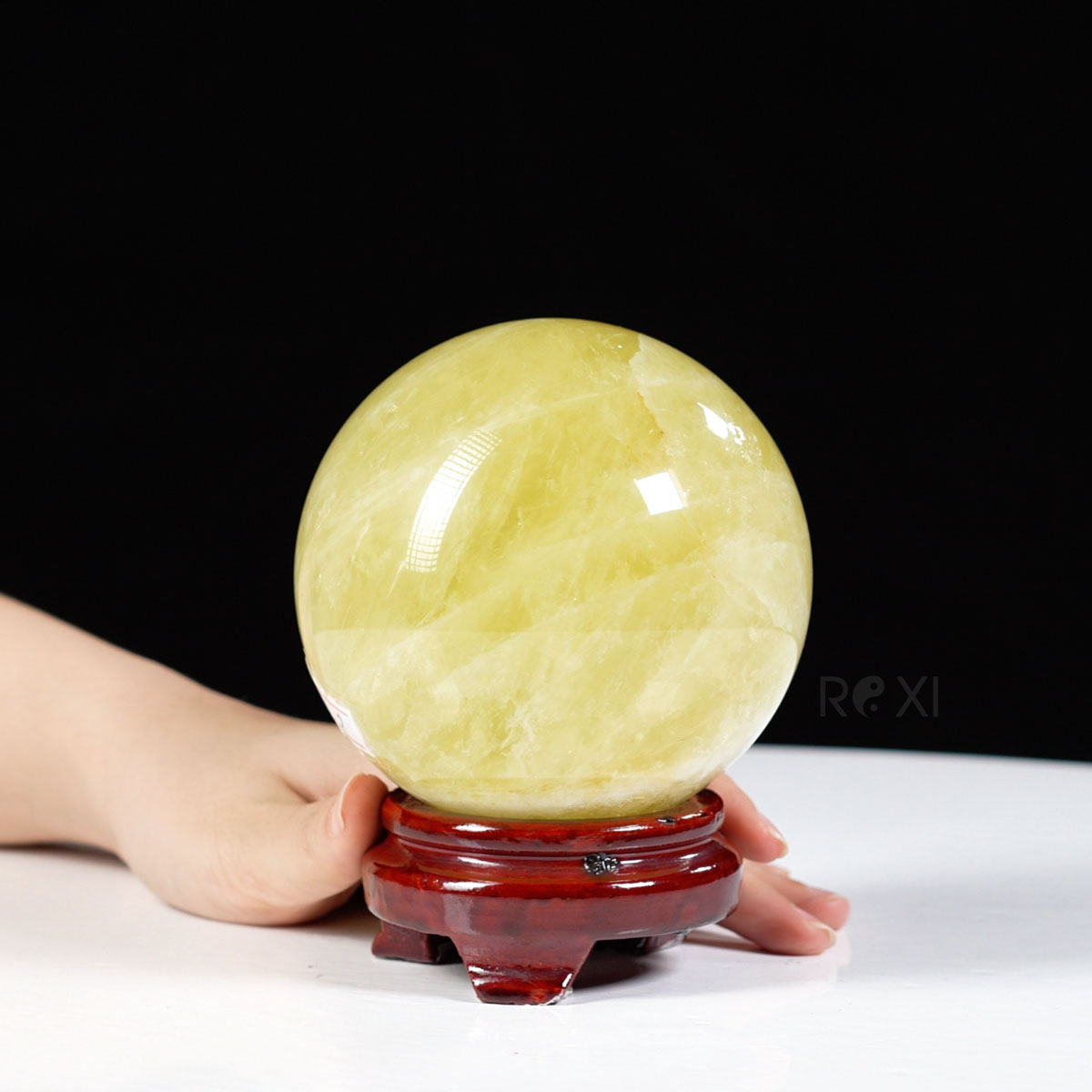 Quả cầu thạch anh vàng tự nhiên 1,5kg