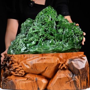 Tác phẩm Bồng lai tiên cảnh bằng ngọc bích tự nhiên 21,9kg