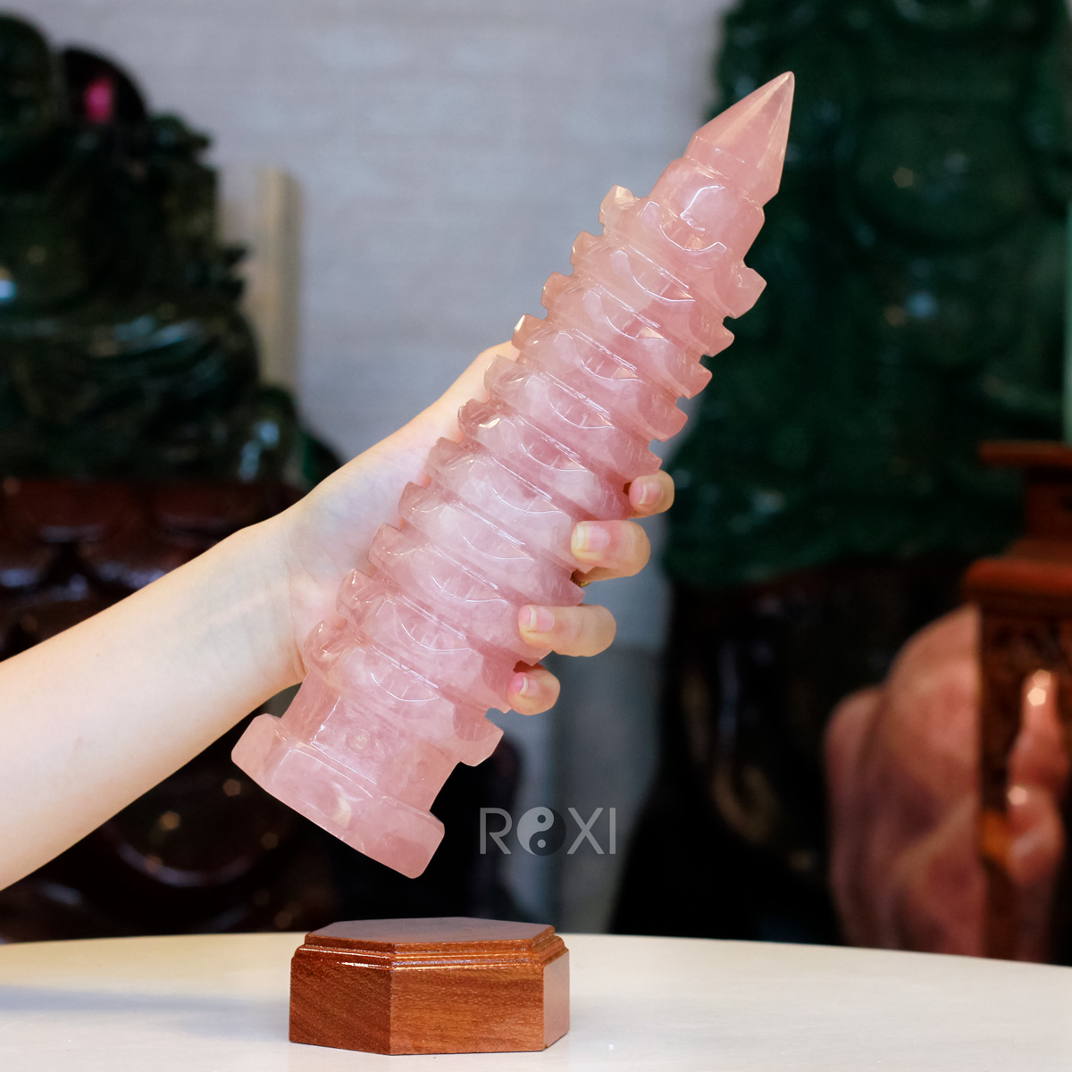 Tháp văn xương bằng đá thạch anh hồng 1,58kg