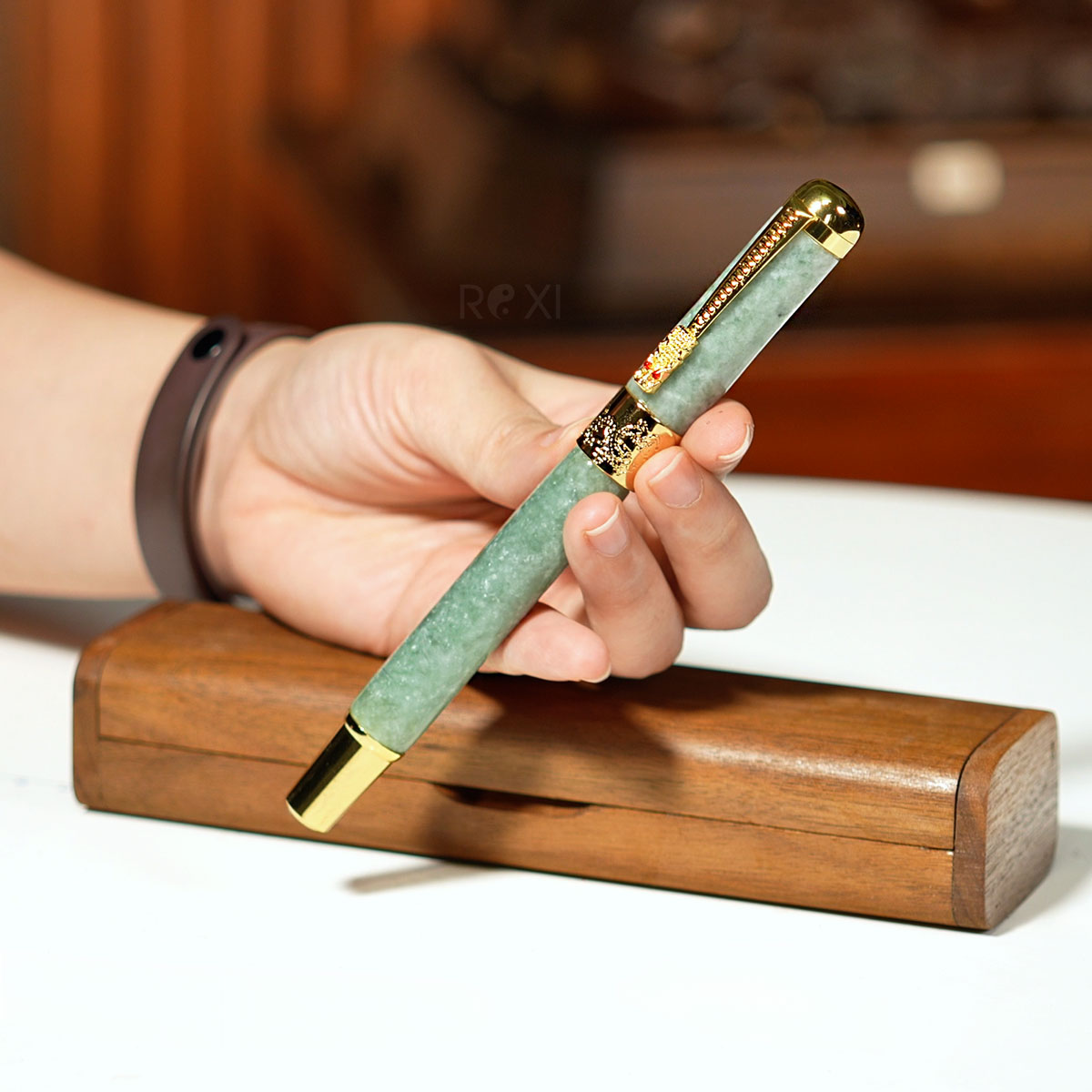 But ngoc phi thuy 2 2