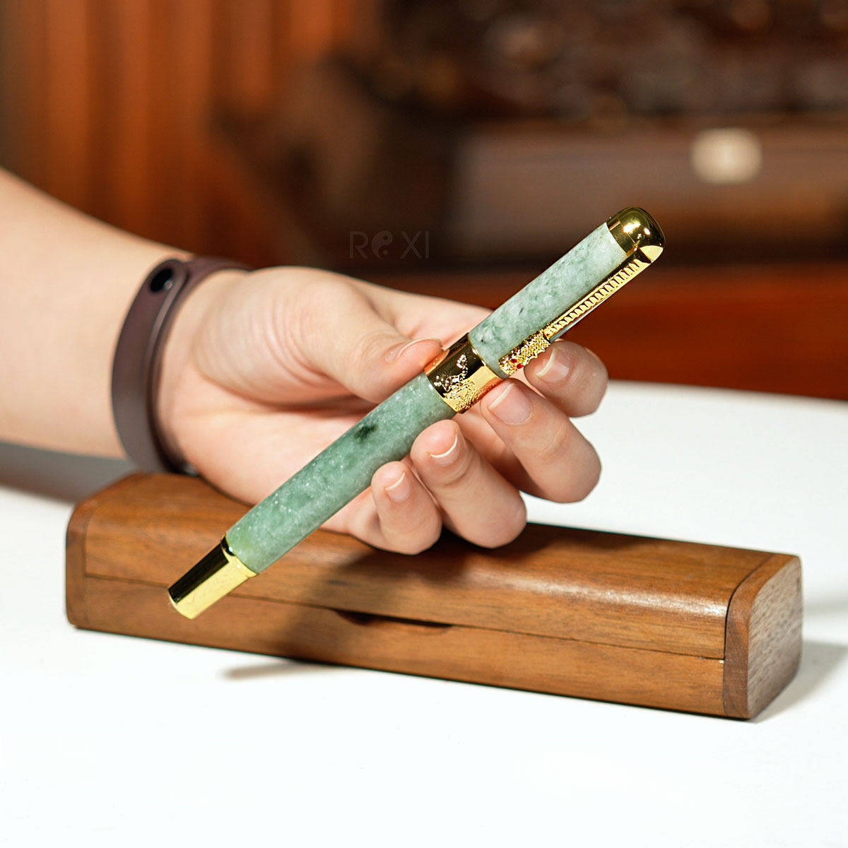 Quà tặng sếp: Bút ngọc phỉ thúy cao cấp (mẫu 2)