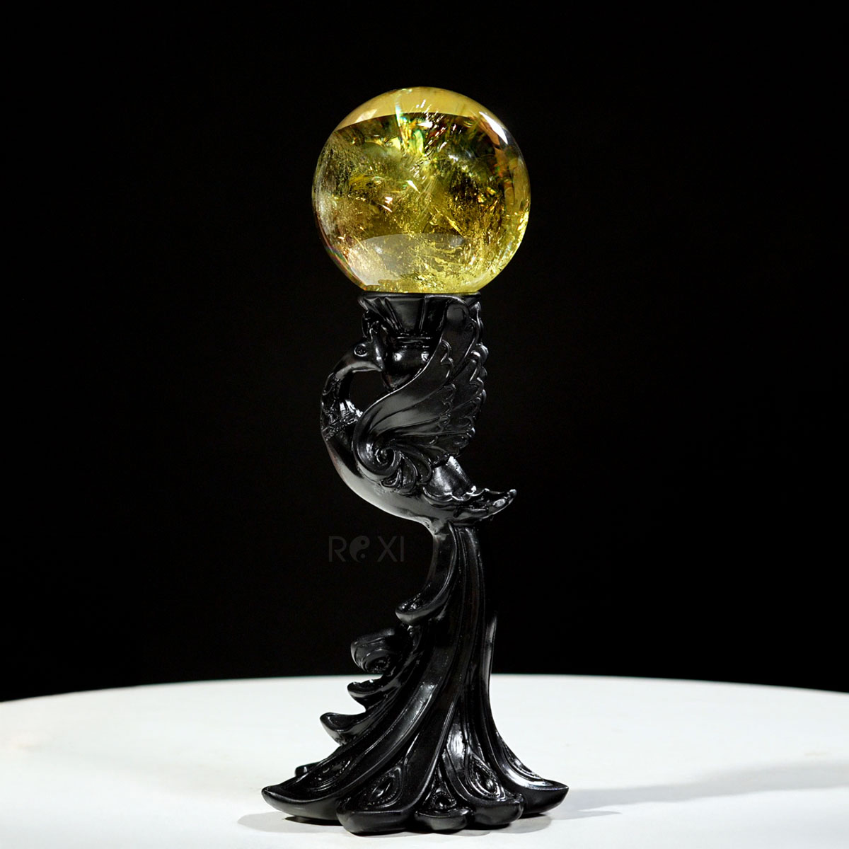 Quả cầu Thạch Anh vàng 0,57kg - 7,5cm