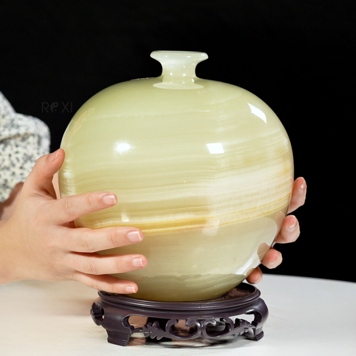 Binh hút lộc bằng ngọc tự nhiên 19,3 * 20cm 