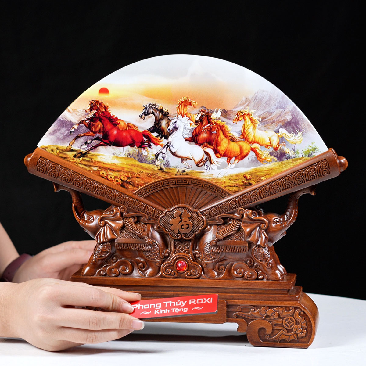 Quà tặng phong thủy: Tranh ngọc mã đáo thành công (mẫu 8)