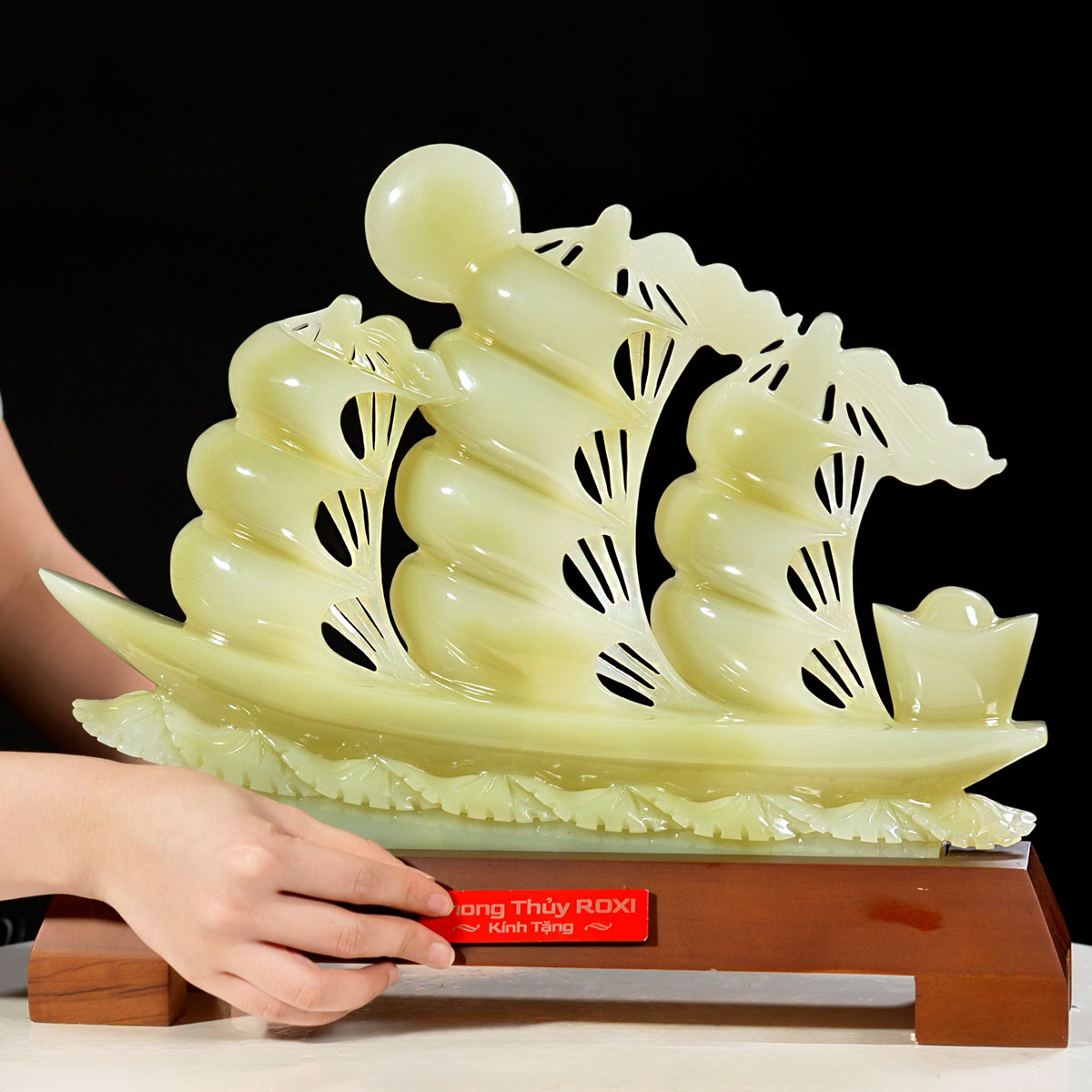 Thuyền buồm phong thủy ngọc onyx xanh 40cm (5)