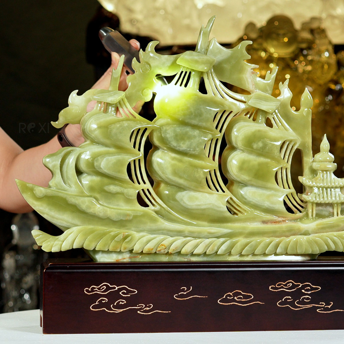 Thuyền buồm phong thủy ngọc onyx xanh 43cm (1)