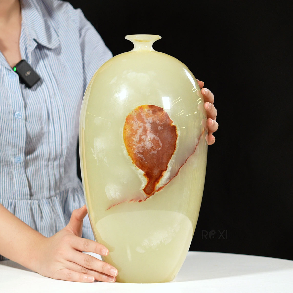 Quà tặng phong thủy - Bình hút lộc bằng ngọc tự nhiên 36 * 19cm - BINH0701