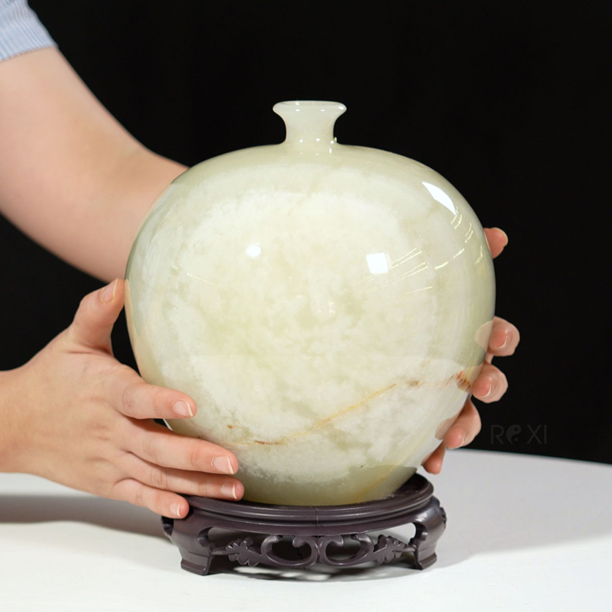 Quà tặng phong thủy - Bình hút lộc bằng ngọc tự nhiên 20 * 19cm - BINH0705