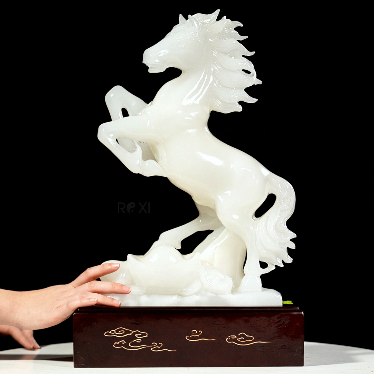 Quà tặng sếp - Tượng ngựa đá phong thủy onyx trắng 10,62kg - 48cm (NGUA139)