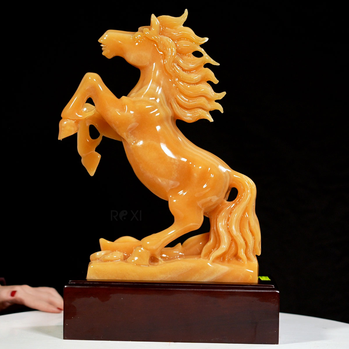 Quà tặng sếp - Tượng ngựa đá phong thủy ngọc hoàng long 9,1kg - 46cm (NGUA2827)