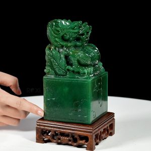 Alternative view of Quà tặng sếp - Ấn Rồng thạch anh xanh 2,08kg - 16cm