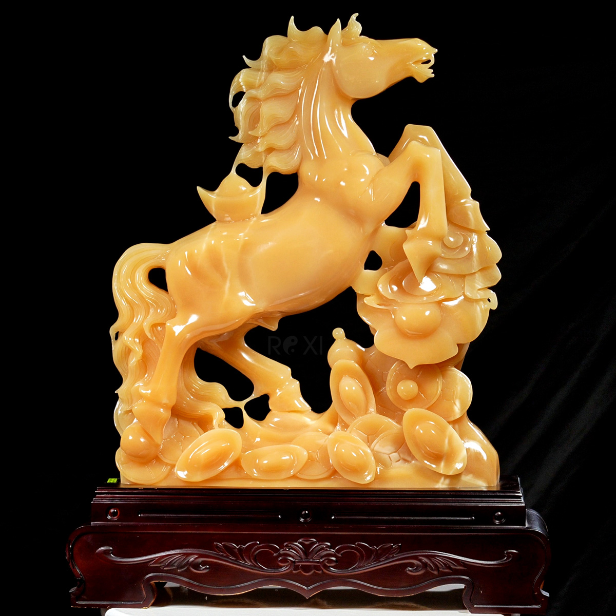 Tượng ngựa phong thủy không chỉ là điểm nhấn sang trọng mà còn là biểu tượng ý chí vươn lên, mang lại may mắn cho sự nghiệp lãnh đạo.