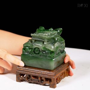 Ấn rồng ngọc bích 1,3kg - 8,3cm