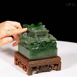 Alternative view of Ấn rồng ngọc bích 1,3kg - 8,3cm