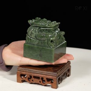 Alternative view of Ấn rồng ngọc bích 1,11kg - 8,5cm