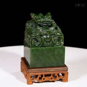 Alternative view of Ấn rồng ngọc bích 1,93kg - 11,5cm (ARNB193)