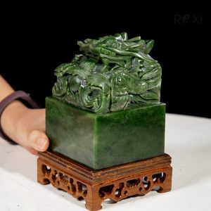 Alternative view of Ấn rồng ngọc bích 1,99kg - 11,5cm