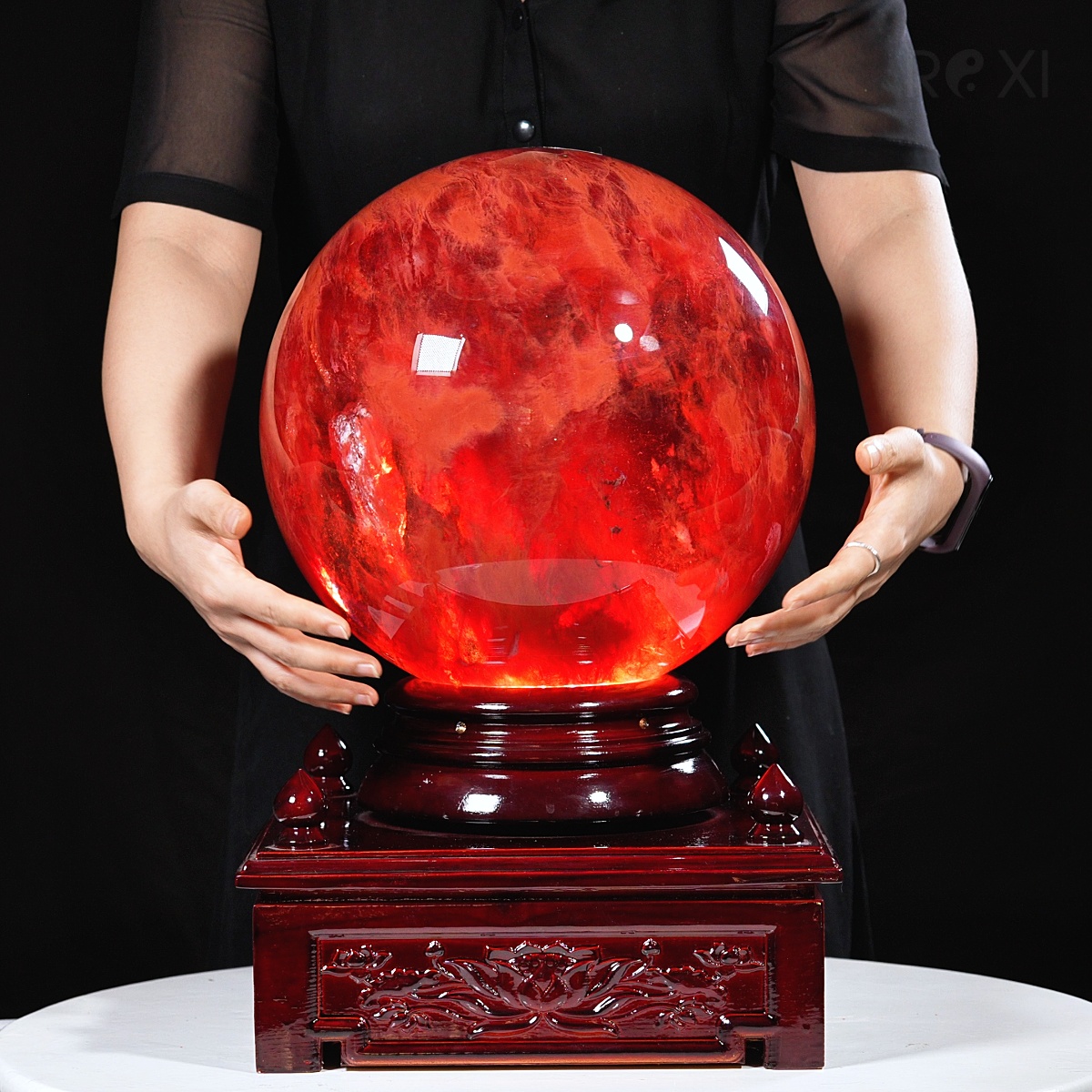 quả cầu obsidian đỏ cao cấp - Quả cầu obsidian đỏ 27,3kg - 28,4cm + đế đèn xoay tự động